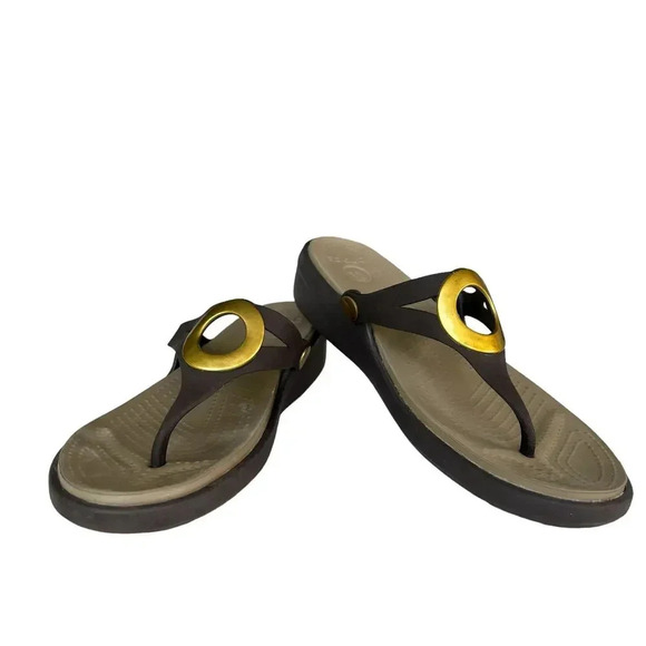 CROCS Women's Sanrah Metallic O-ring Wedge Thong Sandals Espresso Gold Size 10 - Picture 5 of 9
